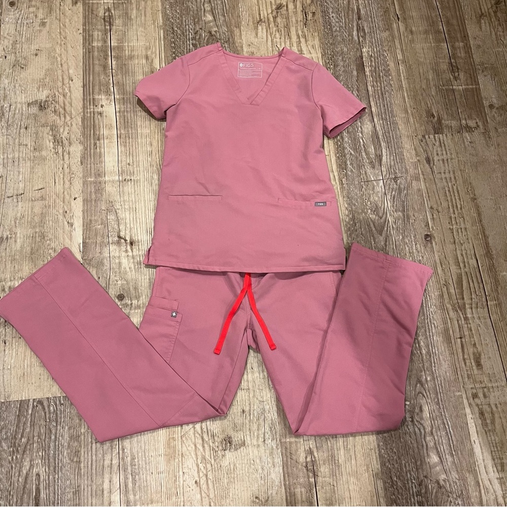Figs scrub set chalk pink